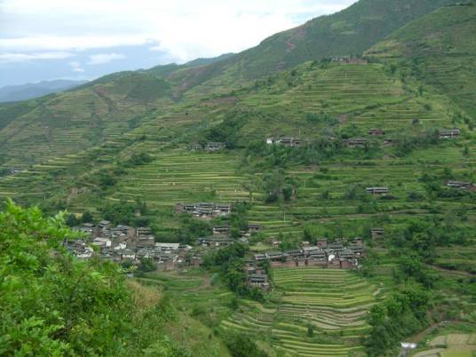 黄泥塘村（湖南益阳市赫山区衡龙桥镇下辖村）