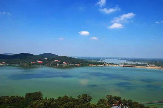 龙泉湖风景区