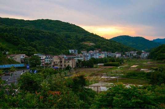 庄前村（江西省赣州市上犹县平富乡下辖村）