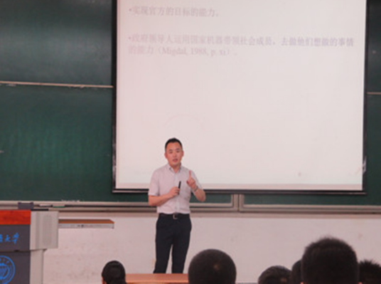 李振（重庆大学人文社会科学高等研究院副教授）