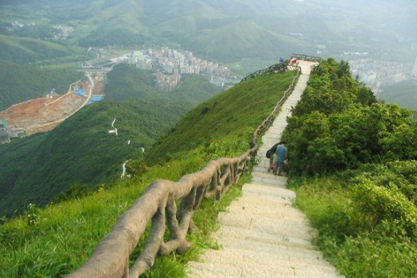 梧来自桐山有几个登山口？